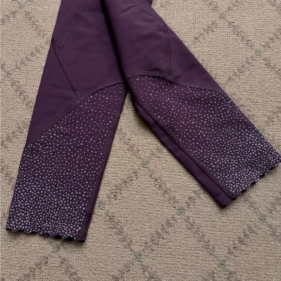 lululemon Tight Stuff Deep Zinfandel reflective scalloped hem leggings NWOT 4 - Picture 8 of 10